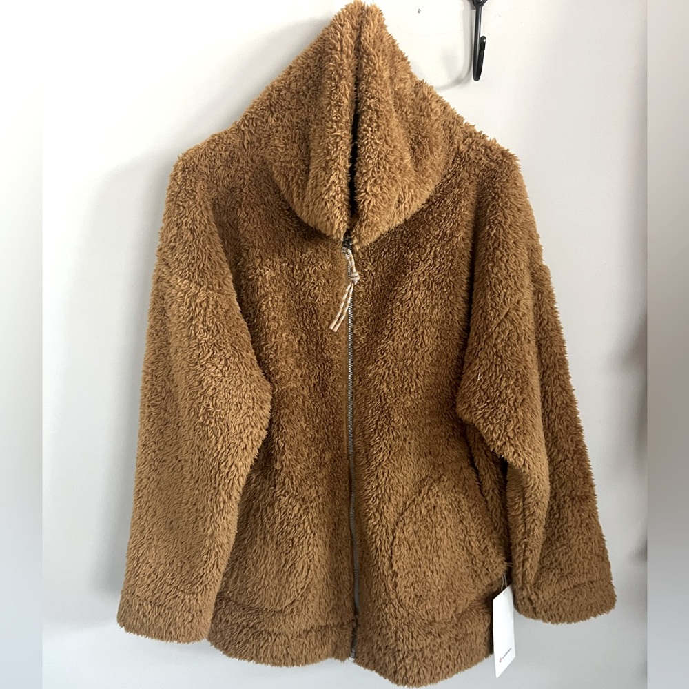 Medium New w/Tags. Tan/brown family shag lulu Sherpa Jacket.